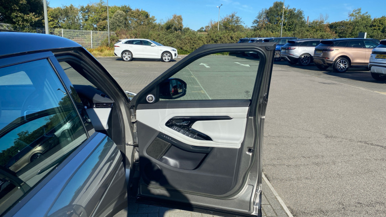 Land Rover Range Rover Evoque 2.0 D200 R-Dynamic SE 5dr Auto Diesel Hatchback